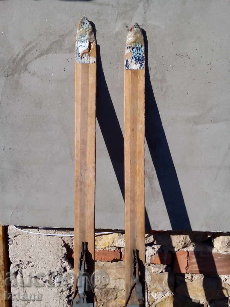 Old skis with price 110.00 BGN | € 56.24 Old skis with price 110.00 BGN | € 56.24