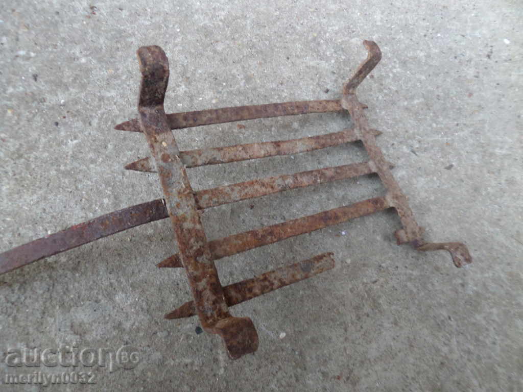 An old hand-forged grill, a steak, wrought iron with price 39.00 BGN | € 19.94 An old hand-forged grill, a steak, wrought iron with price 39.00 BGN | € 19.94