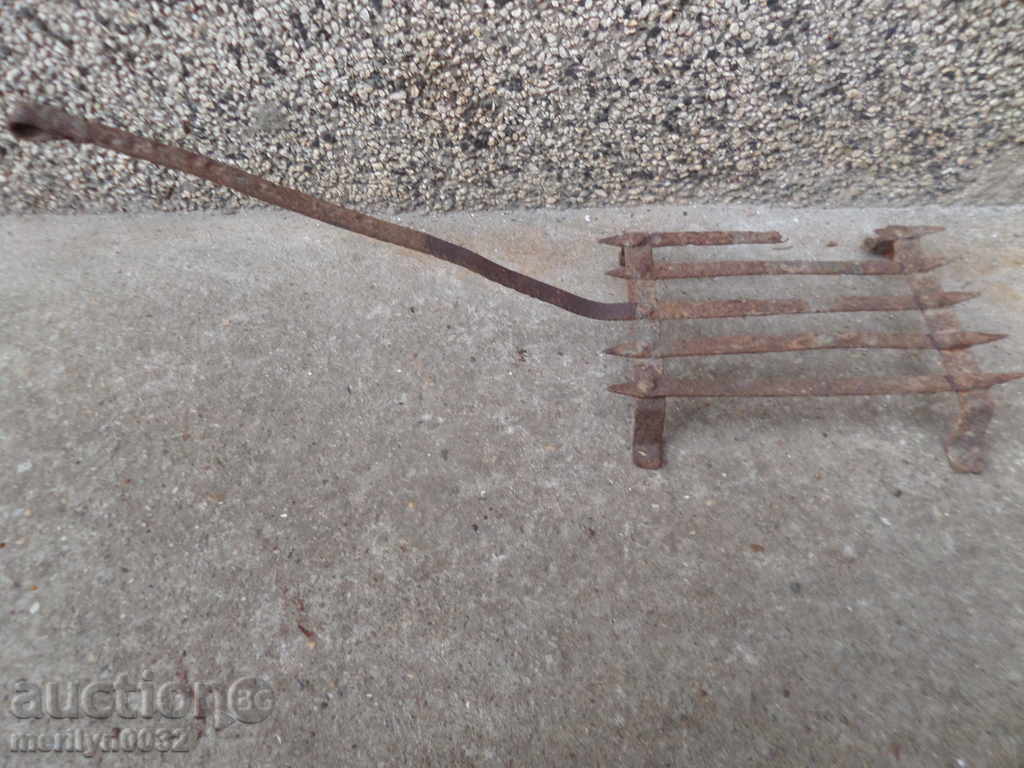 Παλιά χέρι-πλαστά σχάρα parzholnik, σφυρήλατο σίδερο