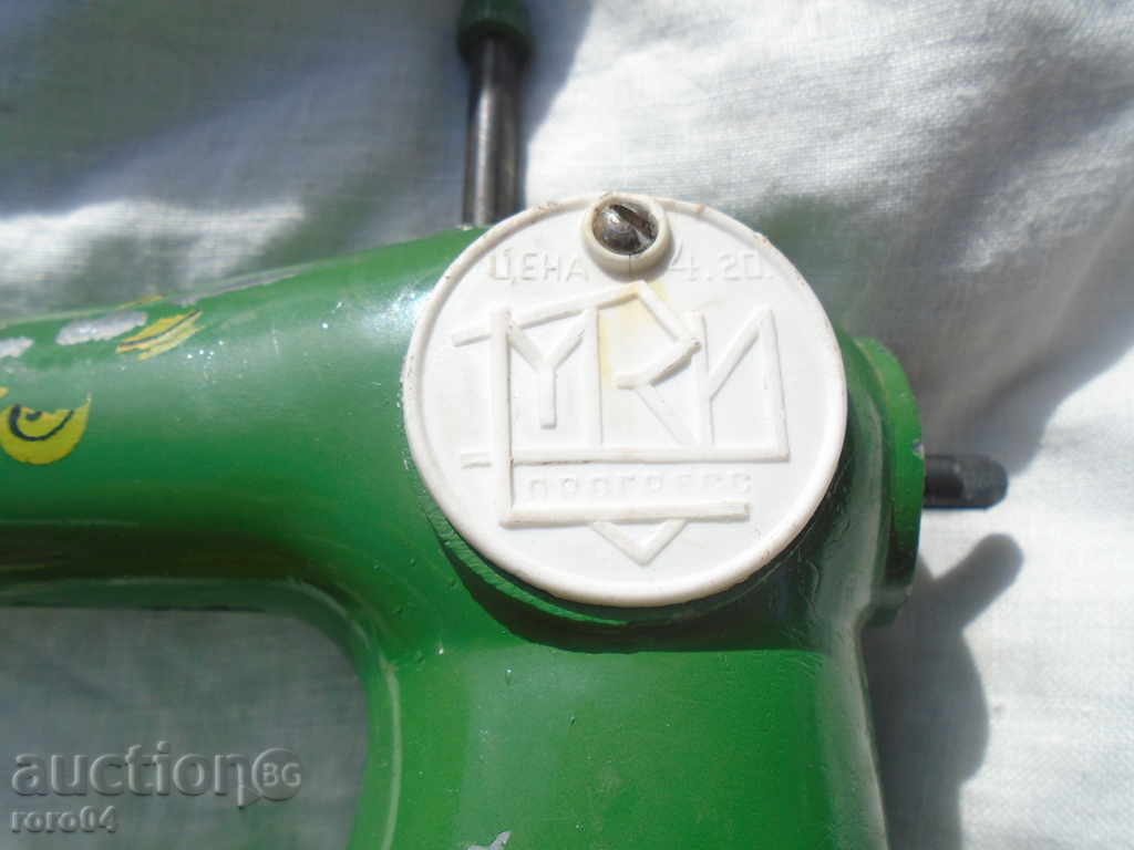 CHILDREN'S SEWING MACHINE "PROGRESS" ACTING WITH DEFECTS with price 25.00 BGN | € 12.78 CHILDREN'S SEWING MACHINE "PROGRESS" ACTING WITH DEFECTS with price 25.00 BGN | € 12.78