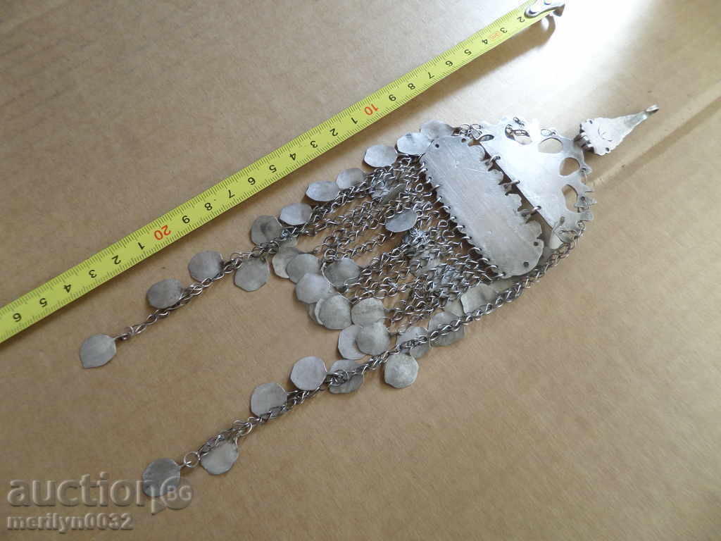 Παράδοση Γυναικεία κοσμήματα, φανελένια, μενταγιόν κοστούμια τσίμπημα