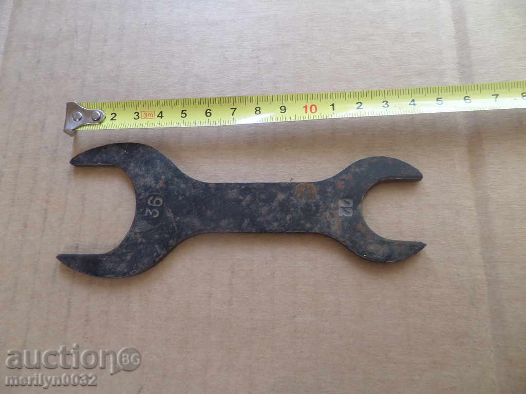 Auction Key to the WW2 machine gun Auction Key to the WW2 machine gun