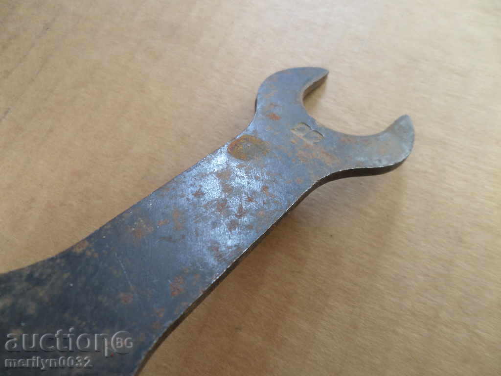 Delivery of Key to the WW2 machine gun Delivery of Key to the WW2 machine gun