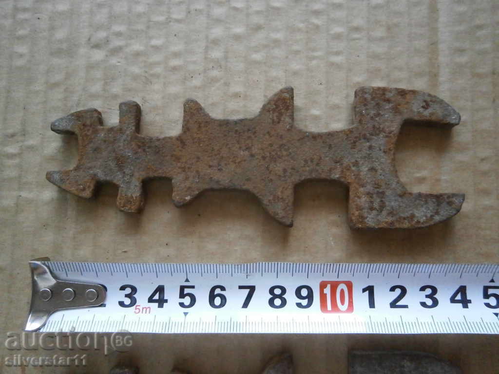 Auction  antique key lot two pieces