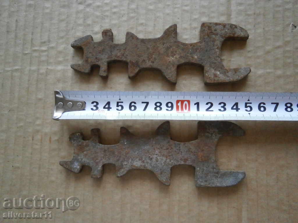 Delivery of antique key lot two pieces