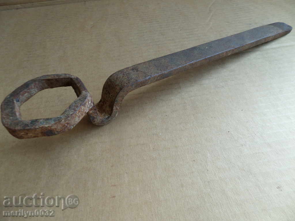 Стар кован ключ каруцарски инструмент ковано желязо