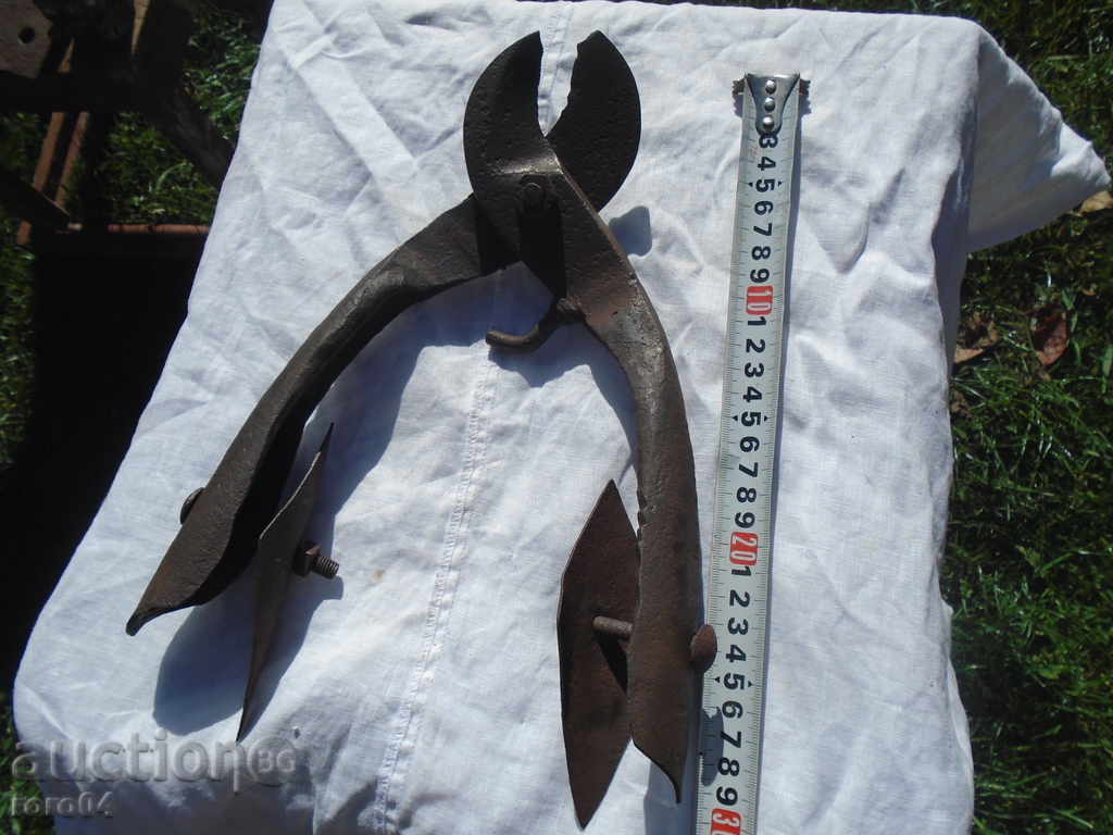 OLD CABLES HORSES FLOWERS with price 31.50 BGN | € 16.11 OLD CABLES HORSES FLOWERS with price 31.50 BGN | € 16.11