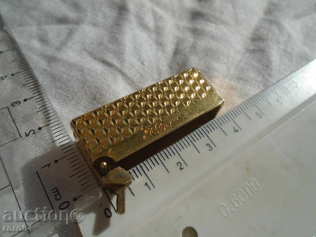 S.T. DUPONT - COVER cu preț € 17.99 | 35.19 BGN