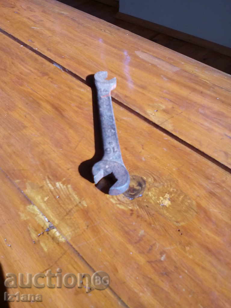 An old wrench with price 7.00 BGN | € 3.58 An old wrench with price 7.00 BGN | € 3.58