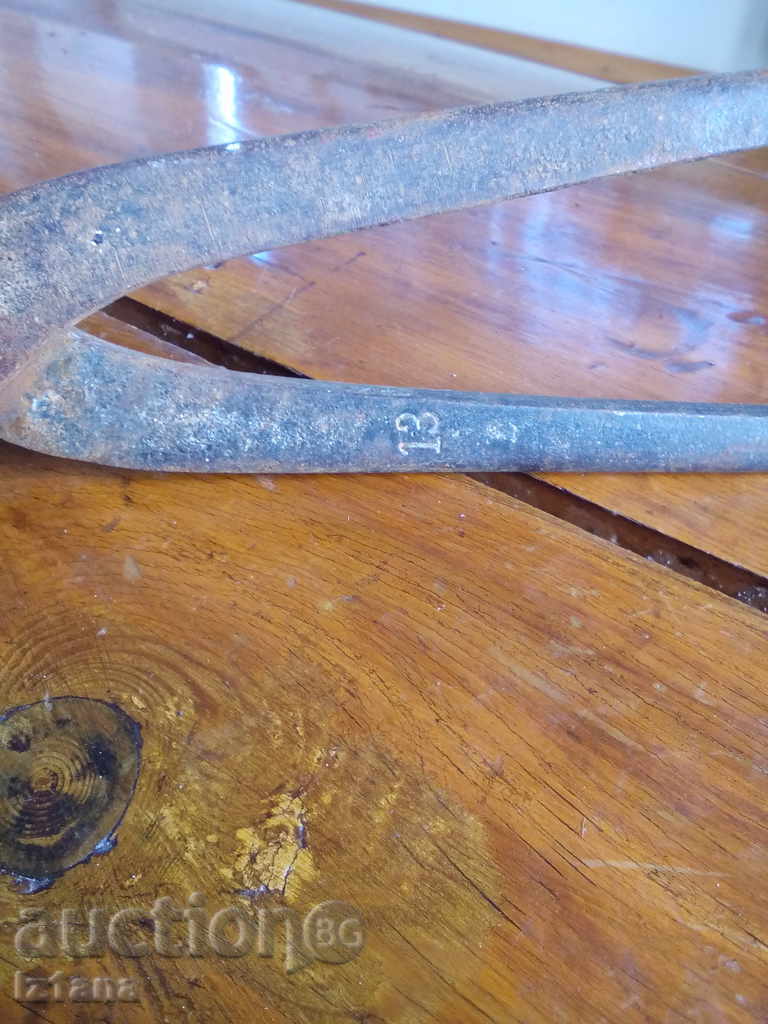 Ancient pliers with price 5.00 BGN | € 2.56 Ancient pliers with price 5.00 BGN | € 2.56