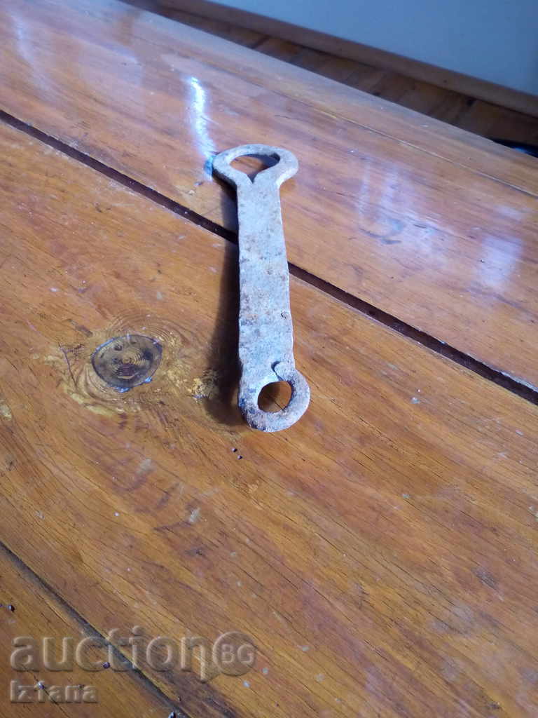 Ancient latch with price 10.00 BGN | € 5.11 Ancient latch with price 10.00 BGN | € 5.11