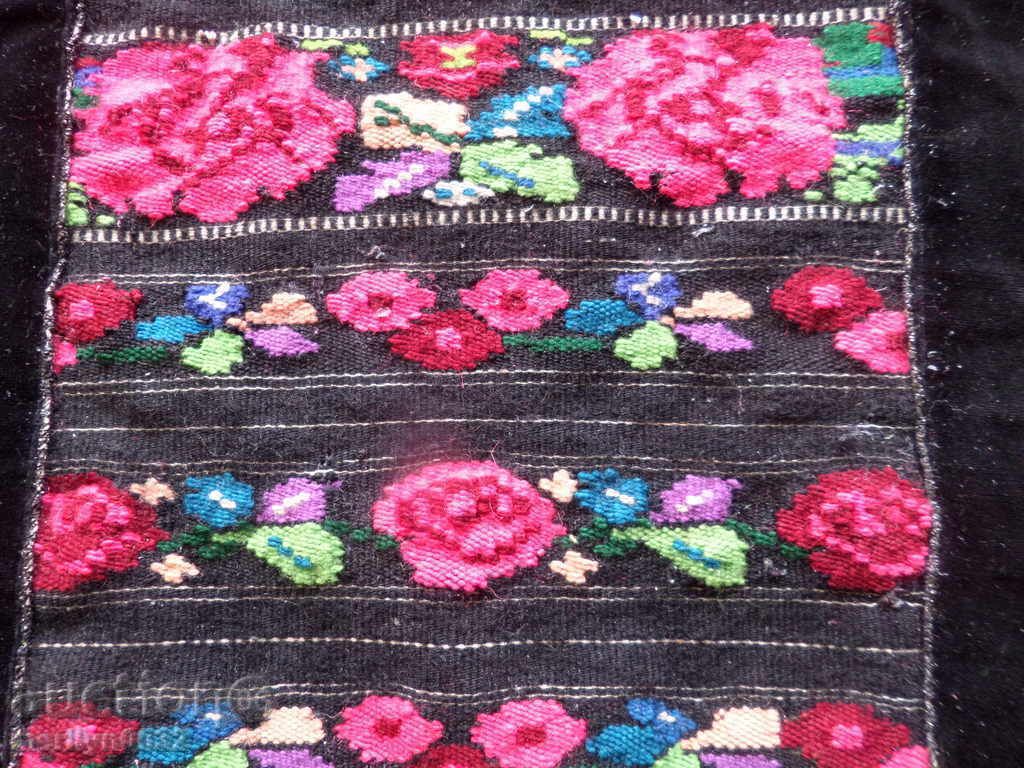 Παλιά υφαντό κεντημένη ποδιά κεντημένη με πούλιες φόρεμα φορεσιά με τιμή 114.00 BGN | € 58.29