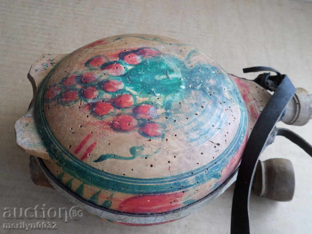 An old vase, a bugle, a wooden pavement, a wooden one - 5