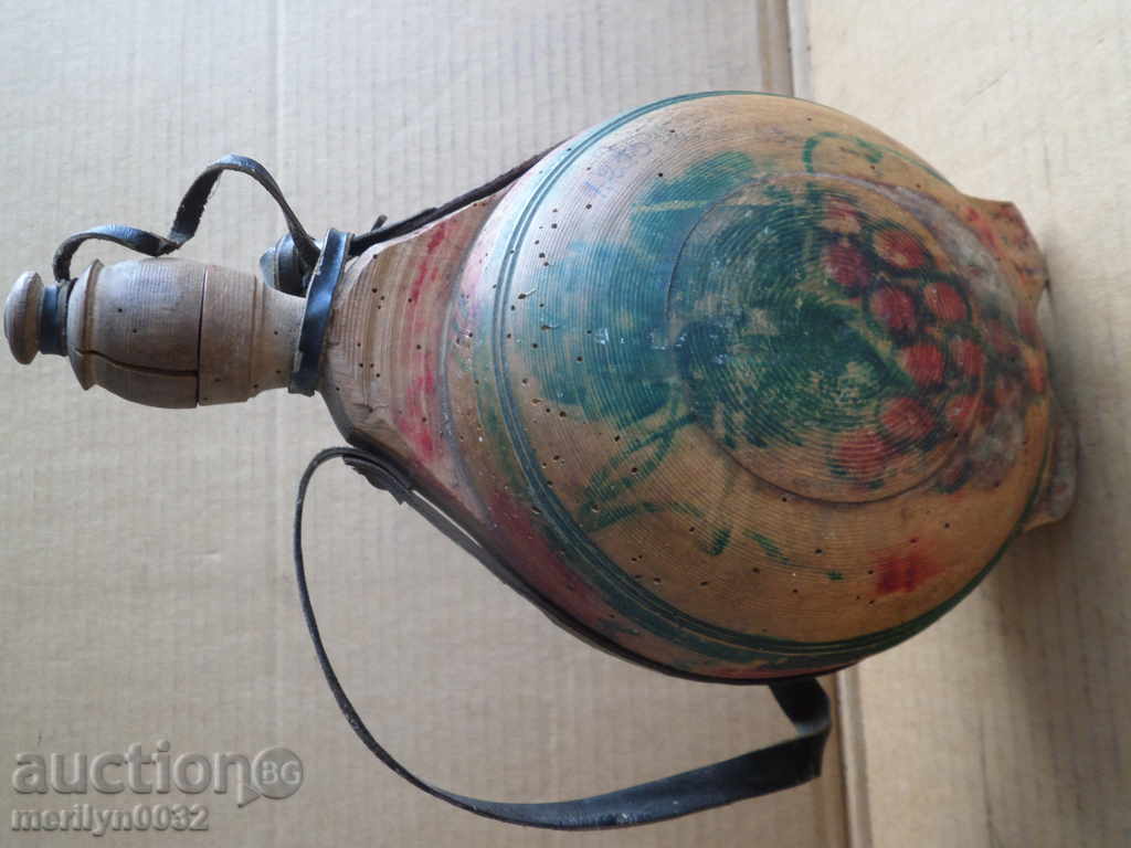 An old vase, a bugle, a wooden pavement, a wooden one - 7