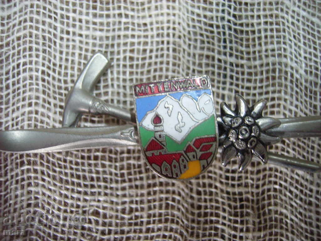 Auction German tourist badges Auction German tourist badges