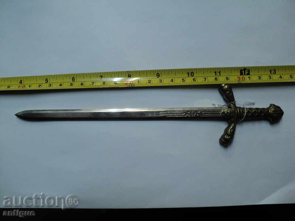 CUTIT PENTRU LITERE. cu preț 30.00 BGN | € 15.34