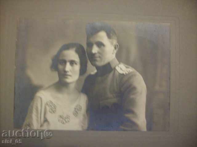 ofițer de carton Poza CDV cu soția sa cu preț 15.00 BGN | € 7.67 ofițer de carton Poza CDV cu soția sa cu preț 15.00 BGN | € 7.67