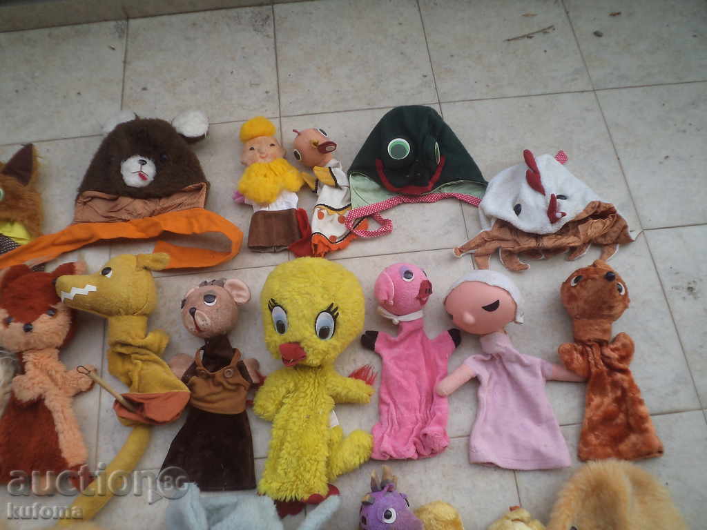 Auction Dolls and hats for puppet theater Auction Dolls and hats for puppet theater