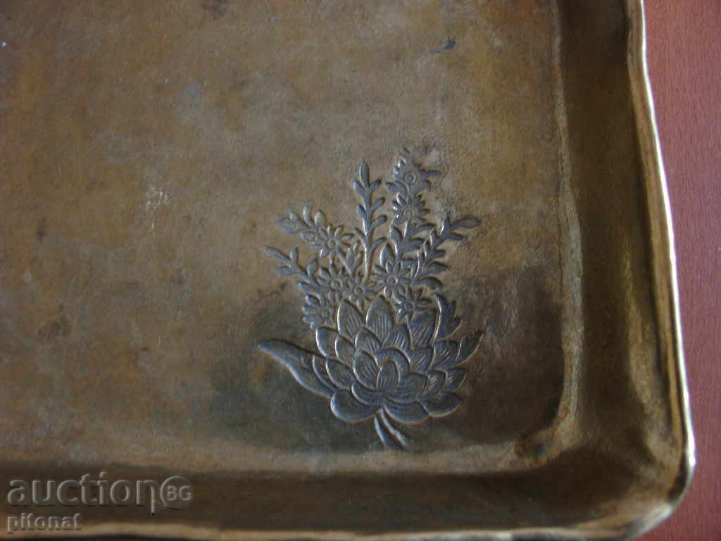 Massive bronze ashtray GILDE HANDWERK with price 50.00 BGN | € 25.56 Massive bronze ashtray GILDE HANDWERK with price 50.00 BGN | € 25.56
