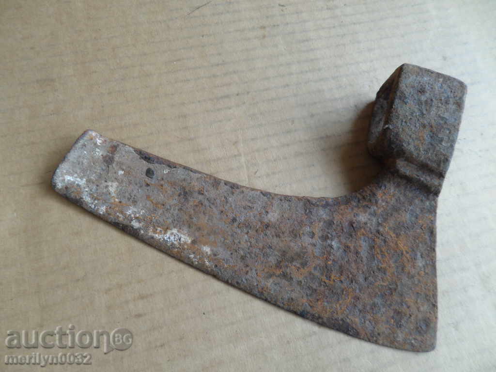 Стара брадва секира топор без сап сатър ковано желязо острие