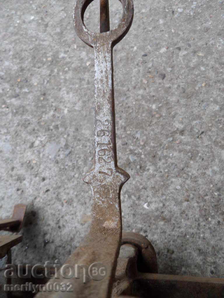 Viennese scales figured iron cast iron scales - 6 Viennese scales figured iron cast iron scales - 6