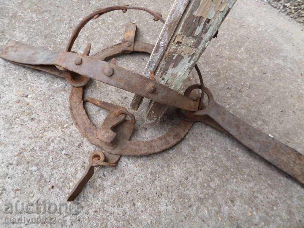 Old hand forged trap with wrought iron spikes - 5 Old hand forged trap with wrought iron spikes - 5