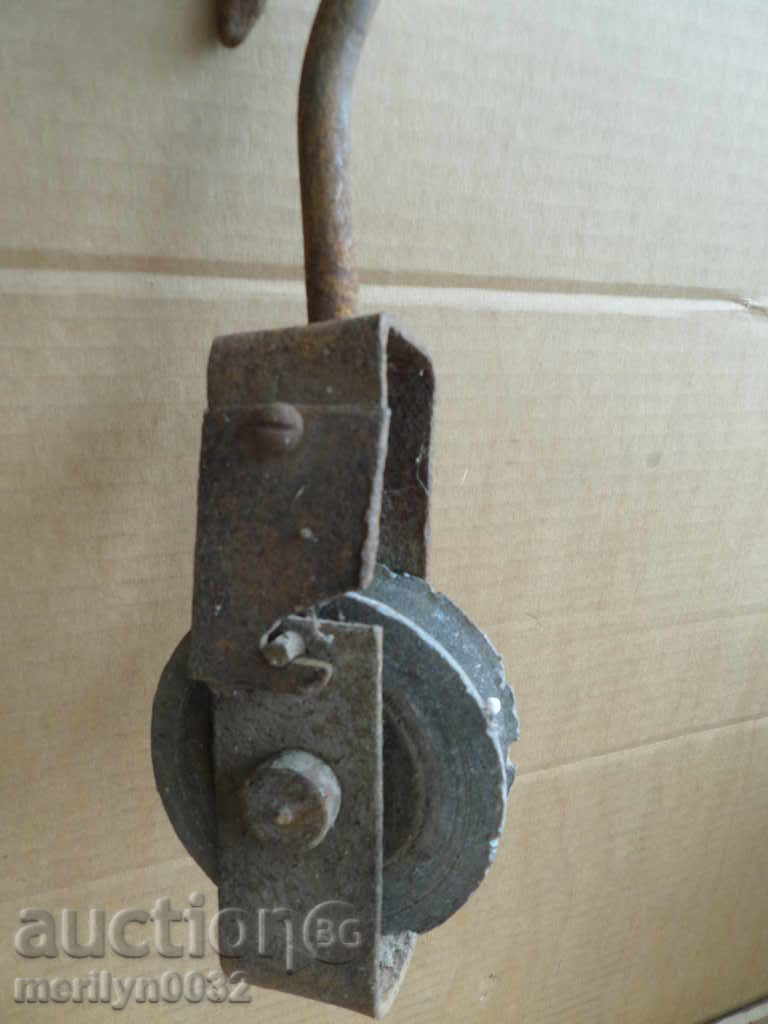 Old forged roller polisher wrought iron pulley reel - 7