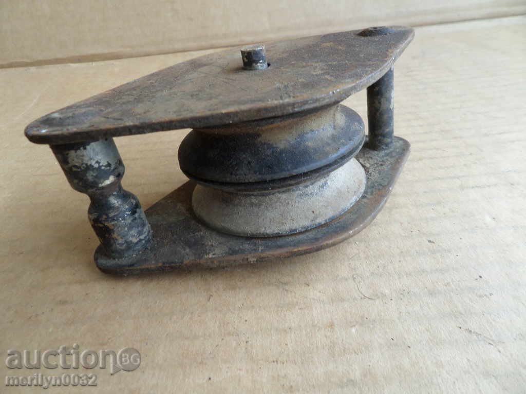 Old rolls 2 pieces of forged rolls polystyrene forged iron with price 39.00 BGN | € 19.94