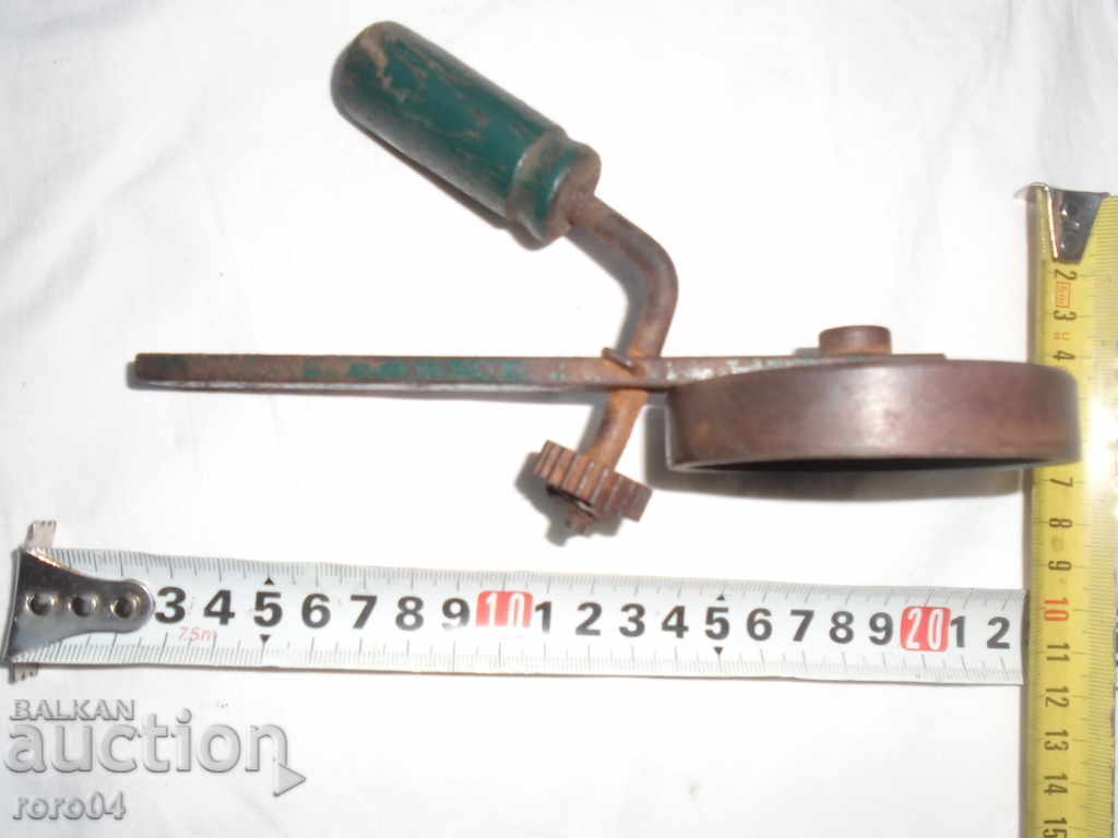 Auction  OLD METAL JAR CLOSER