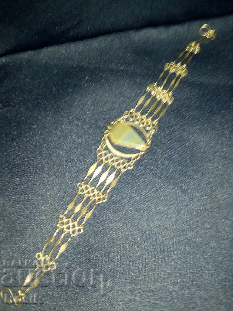 Delivery of SURPRISED ROUND WITH AHAT Delivery of SURPRISED ROUND WITH AHAT