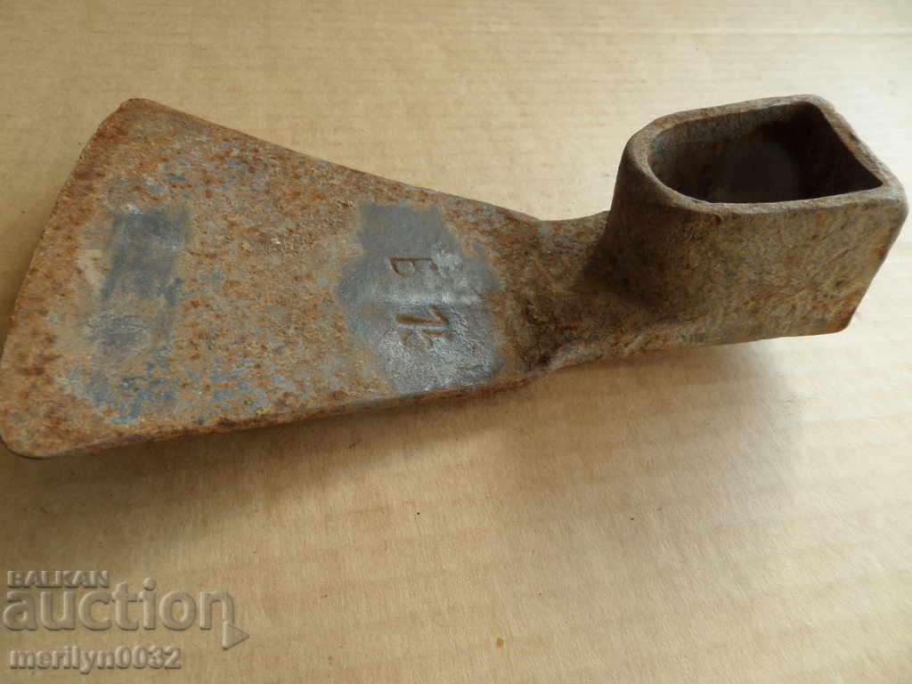 Auction Mop, agricultural tool, wrought iron, chapel, turntable Auction Mop, agricultural tool, wrought iron, chapel, turntable