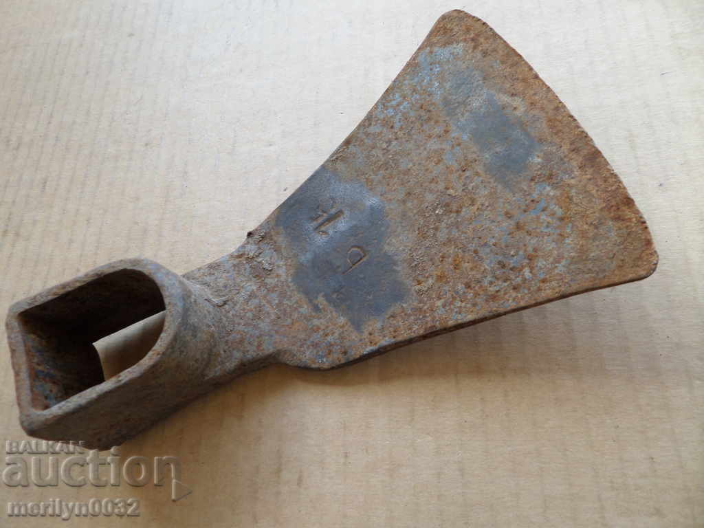 Delivery of Mop, agricultural tool, wrought iron, chapel, turntable Delivery of Mop, agricultural tool, wrought iron, chapel, turntable