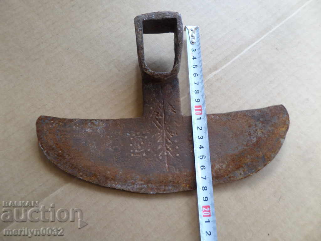 Auction Old pick, wrought iron, appliance, tool chap Auction Old pick, wrought iron, appliance, tool chap