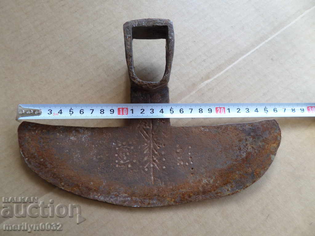 Delivery of Old pick, wrought iron, appliance, tool chap Delivery of Old pick, wrought iron, appliance, tool chap