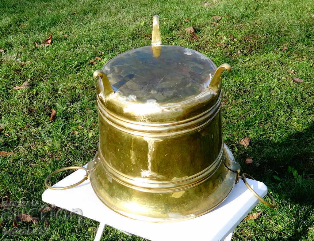 Bronze cauldron, ladle, wood container, flower pot 30 liters with price 299.00 BGN | € 152.88