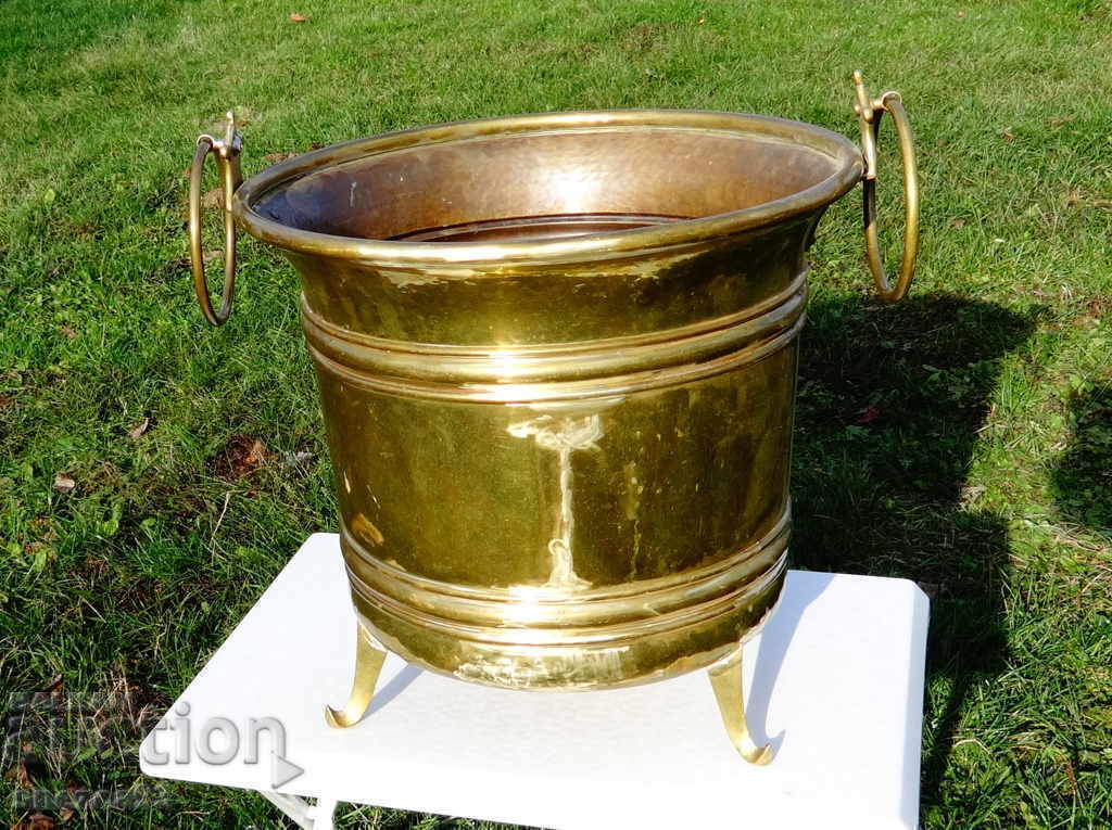 Bronze cauldron, ladle, wood container, flower pot 30 liters