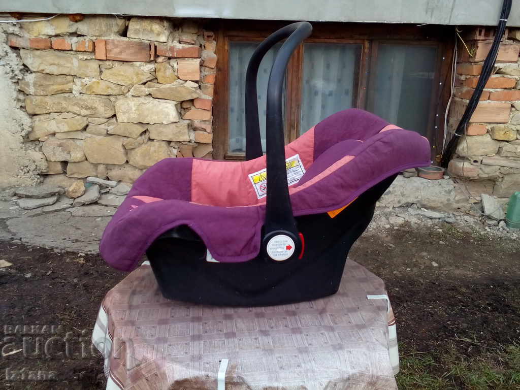 Детско столче,кошница BERTONI с цена 30.00 лв. | € 15.34 Детско столче,кошница BERTONI с цена 30.00 лв. | € 15.34