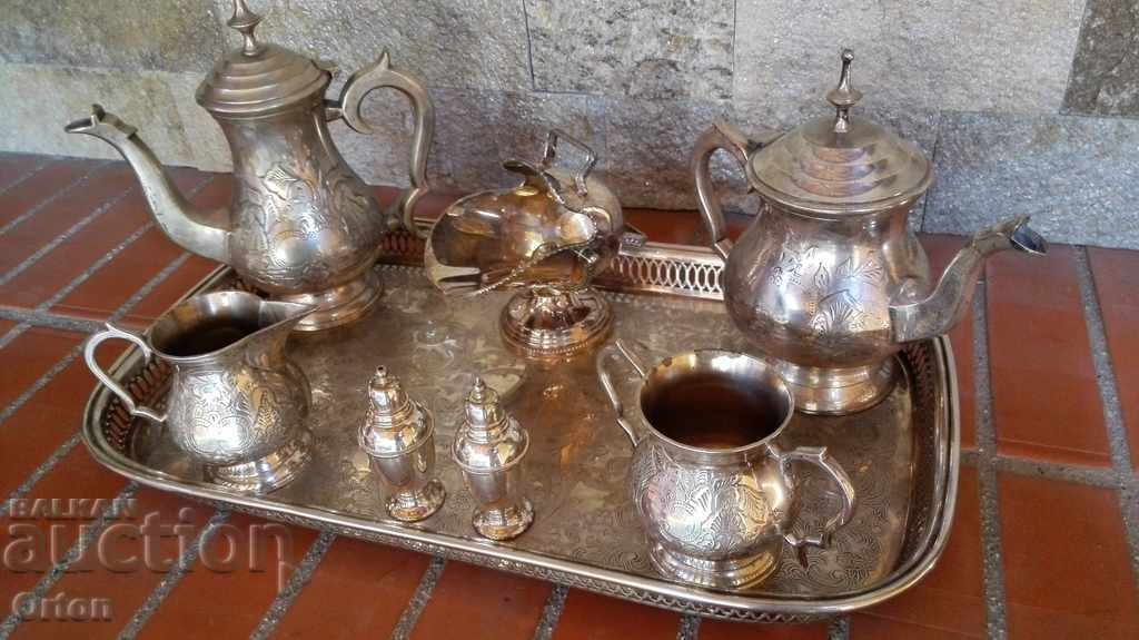 Старинен посребрен сервиз с цена 260.00 лв. | € 132.94 Старинен посребрен сервиз с цена 260.00 лв. | € 132.94