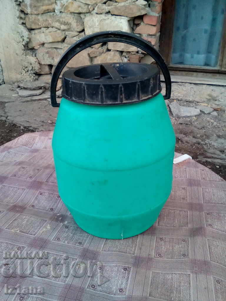 Auction  Plastic bucket, binocular