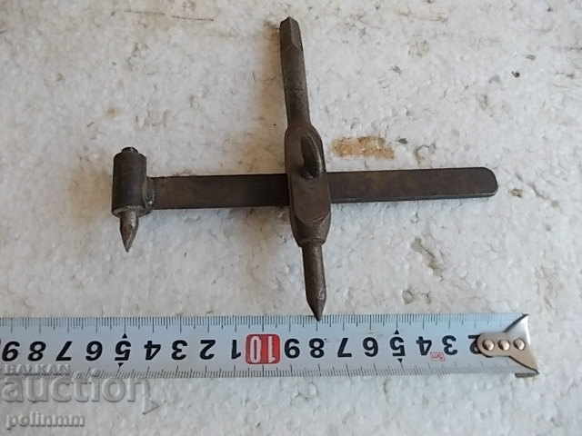 Инструмент - чертилка Инструмент - чертилка