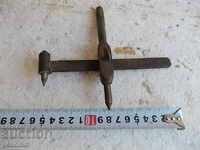 Инструмент - чертилка