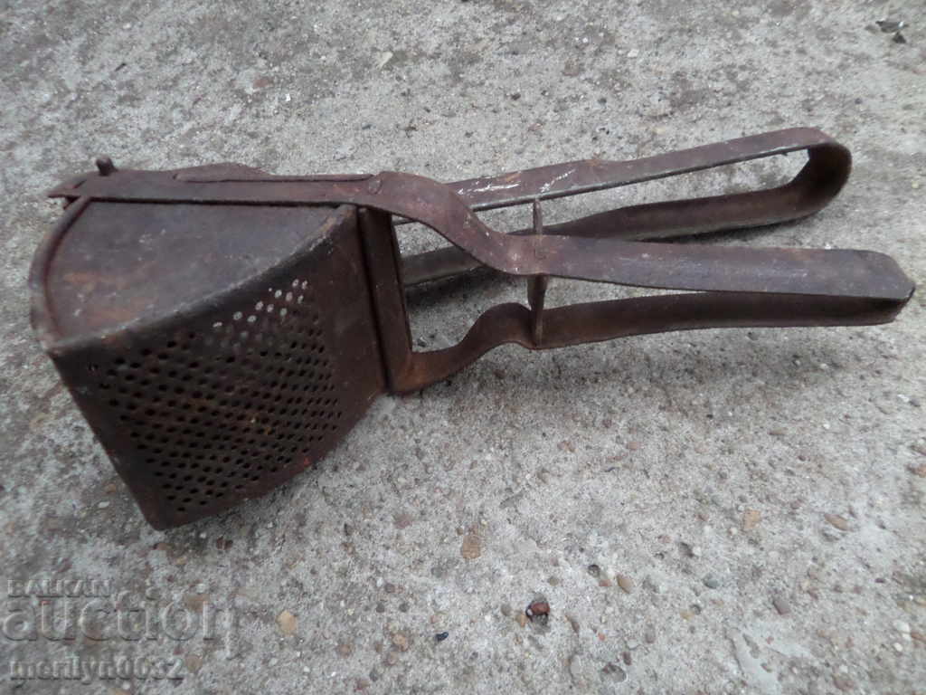 Auction  Potato press