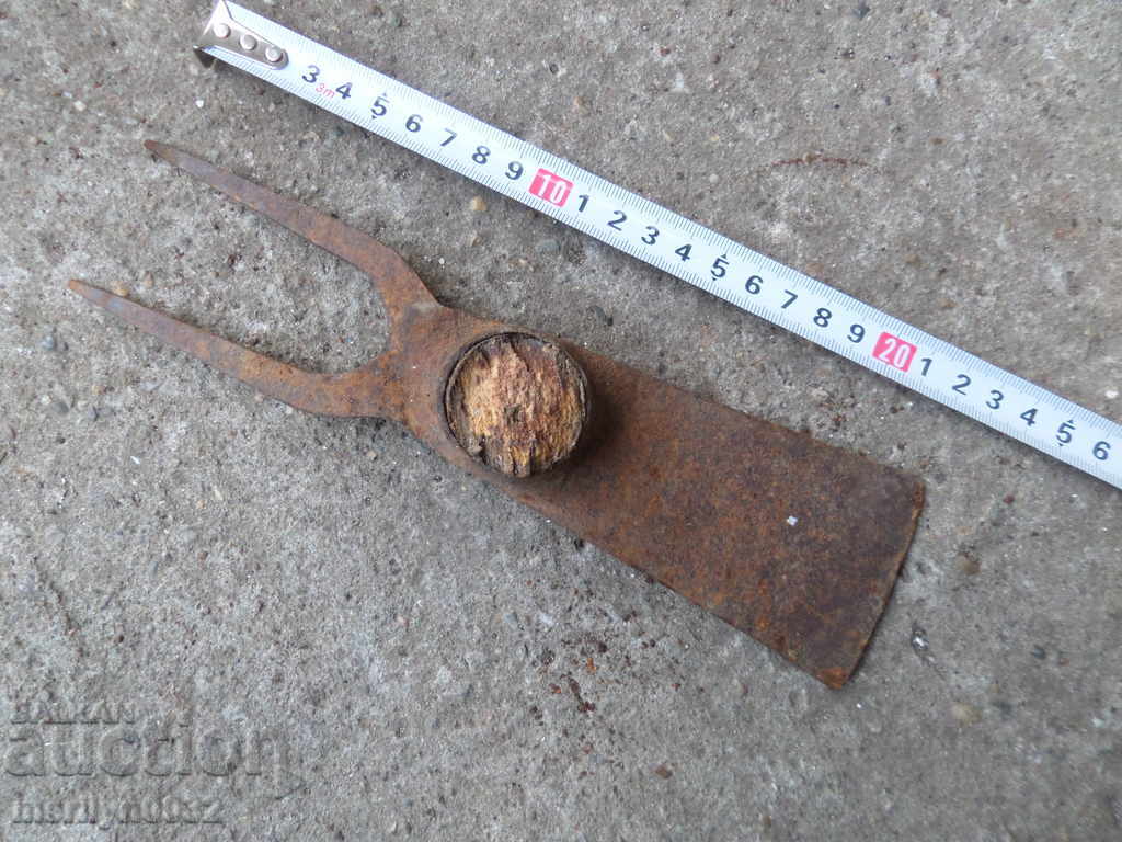 Delivery of An old chapel two-tooth wrought iron tool Delivery of An old chapel two-tooth wrought iron tool