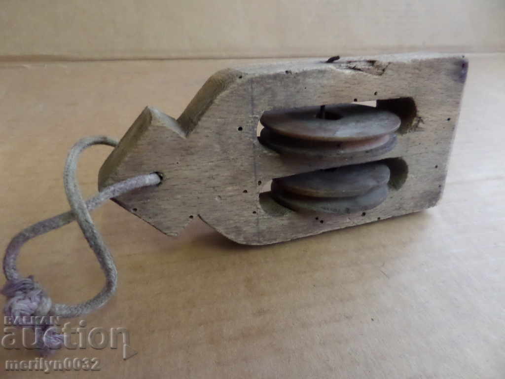 Auction Old wood pulp, polispast for loom, wood, primitive Auction Old wood pulp, polispast for loom, wood, primitive