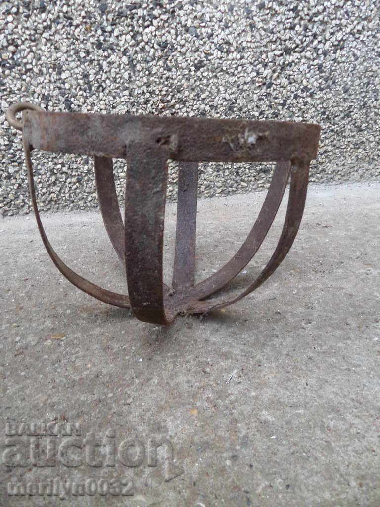 Стара метална полусфера купол ковано желязо с цена 33.00 лв. | € 16.87 Стара метална полусфера купол ковано желязо с цена 33.00 лв. | € 16.87