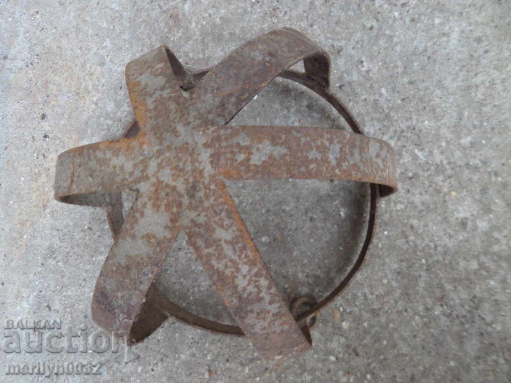 Доставка на Стара метална полусфера купол ковано желязо Доставка на Стара метална полусфера купол ковано желязо