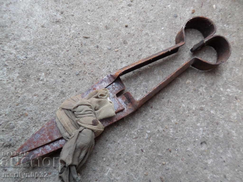 Old shearing scissors mid-twentieth century with price 21.00 BGN | € 10.74 Old shearing scissors mid-twentieth century with price 21.00 BGN | € 10.74