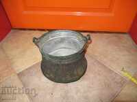 Възрожденски,19 век, много стар, кован бакърен менче менец!