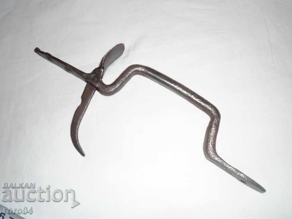 Antique hand forged slices HANDLE FOR REVIVAL GATE with price 35.10 BGN | € 17.95