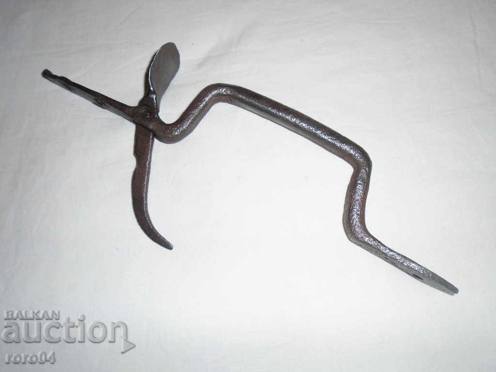 Delivery of Antique hand forged slices HANDLE FOR REVIVAL GATE